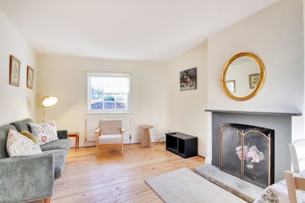 Property photo 2 of 14 Sitting Room