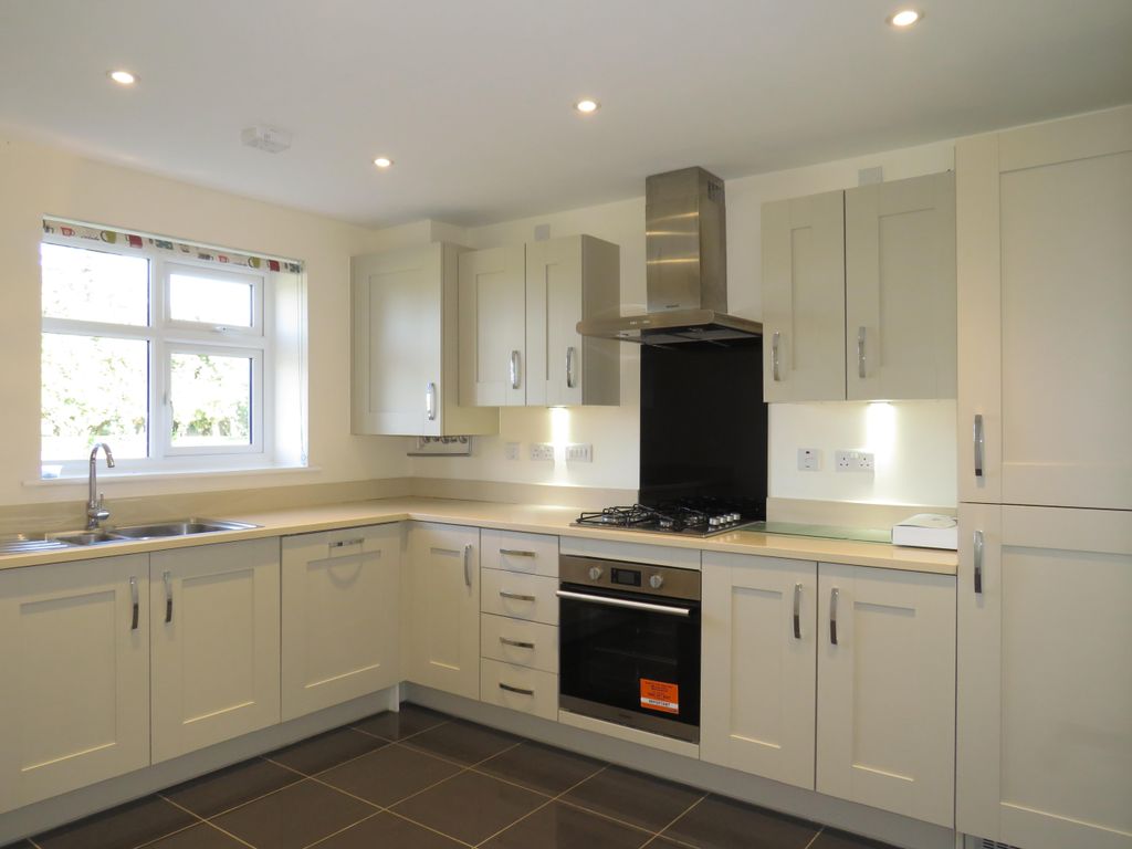 Property photo 2 of 10 Kitchen