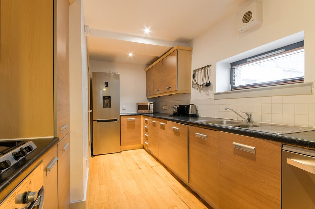 Property photo 2 of 40