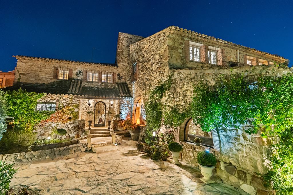 Property photo 1 of 20