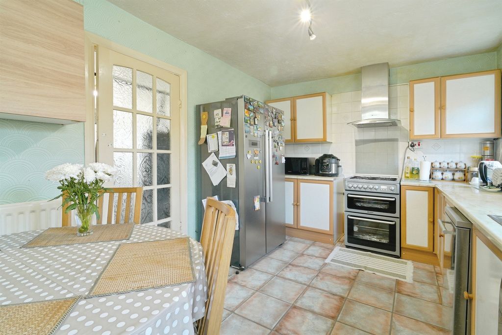 Property photo 2 of 20