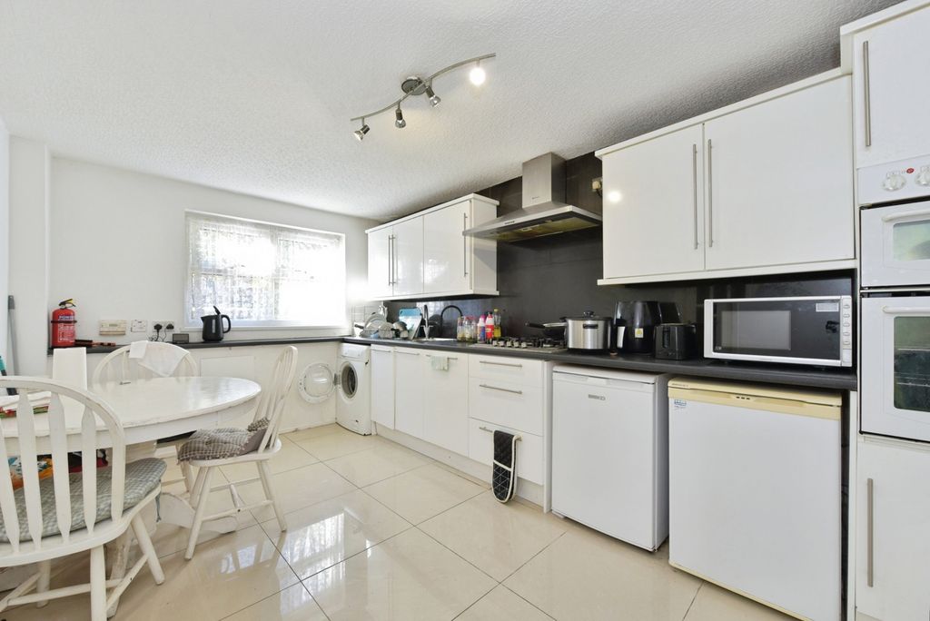 Property photo 2 of 17 Photo