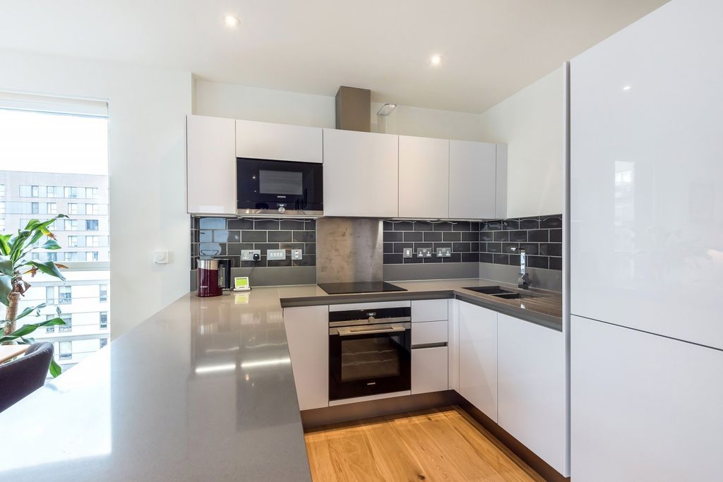 Property photo 3 of 13 Kitchen