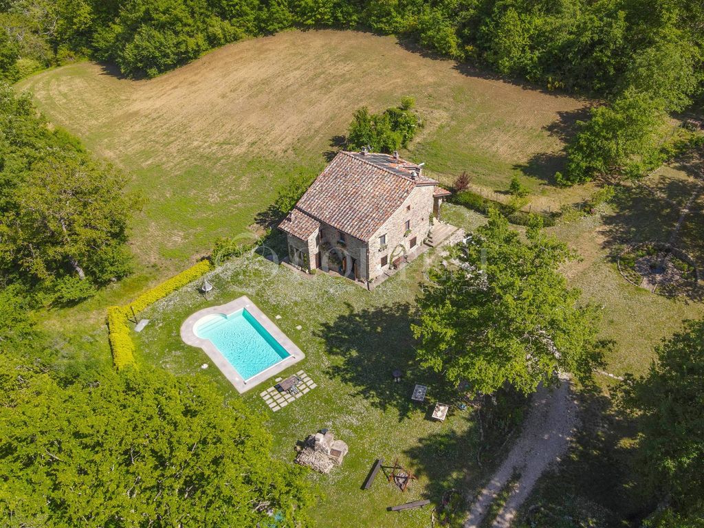 Property photo 1 of 36 Finely Renovated Antique Farmhouse With Heated Pool, Garden And Stream In The Heart Of Umbria