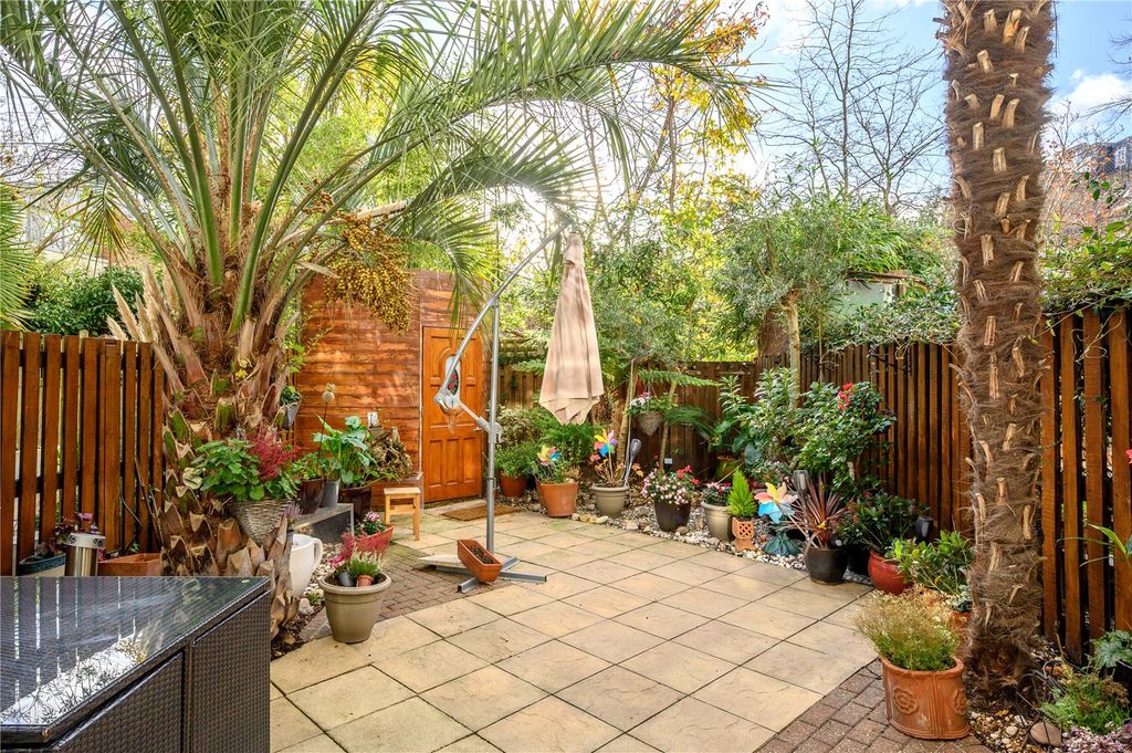 Property photo 2 of 19 Picture No. 70