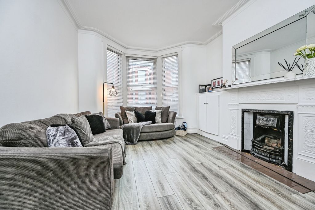 Property photo 2 of 16 Photo