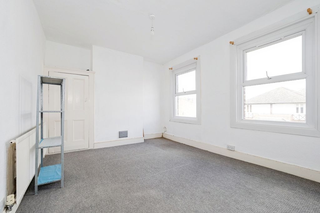 Property photo 2 of 17 Photo
