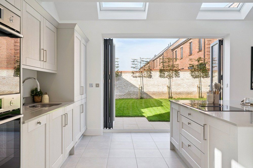 Property photo 3 of 19 Kitchen