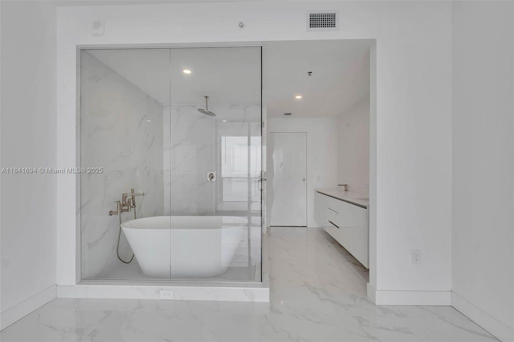 Property photo 3 of 5 <Alttext/>