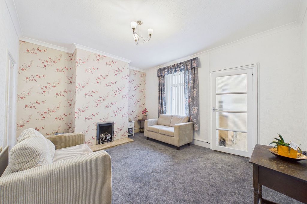 Property photo 3 of 11