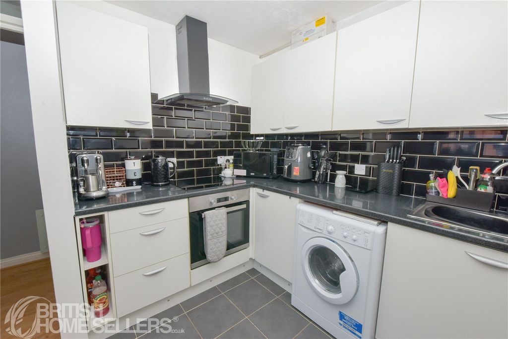 Property photo 2 of 9 Picture No. 15