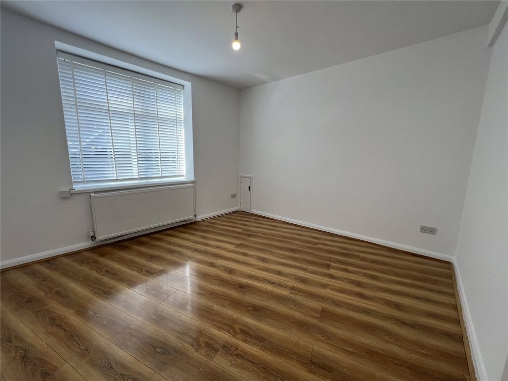 Property photo 3 of 17 Picture No. 10