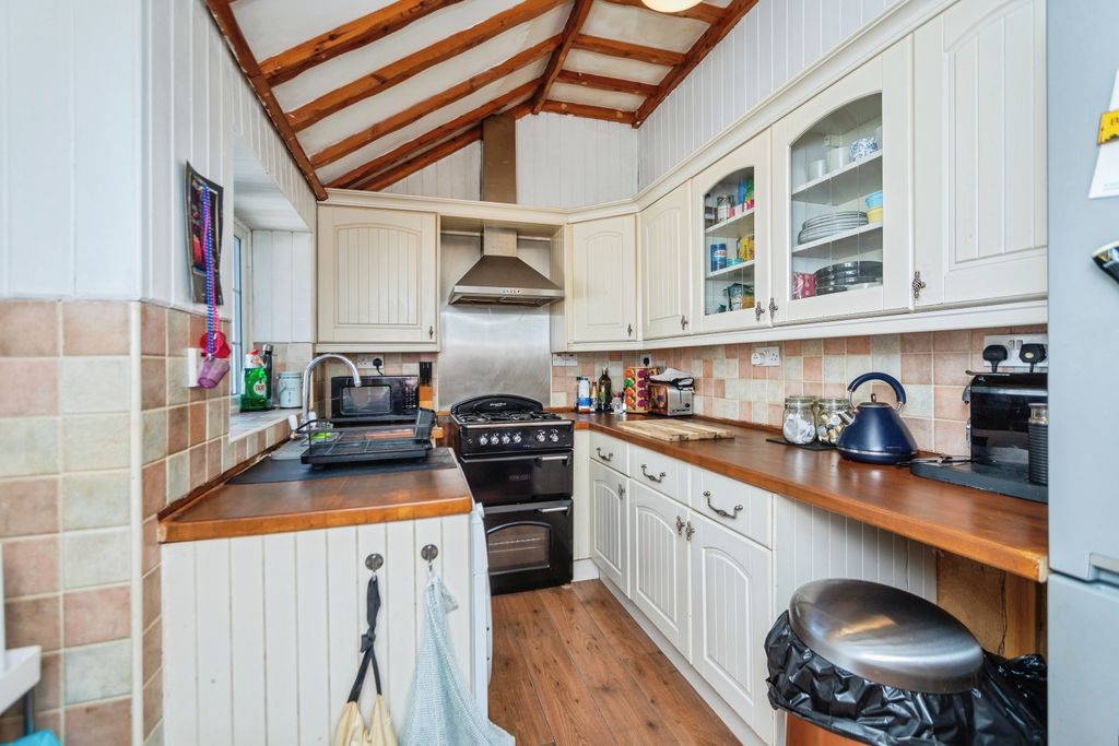 Property photo 2 of 20 Kitchen