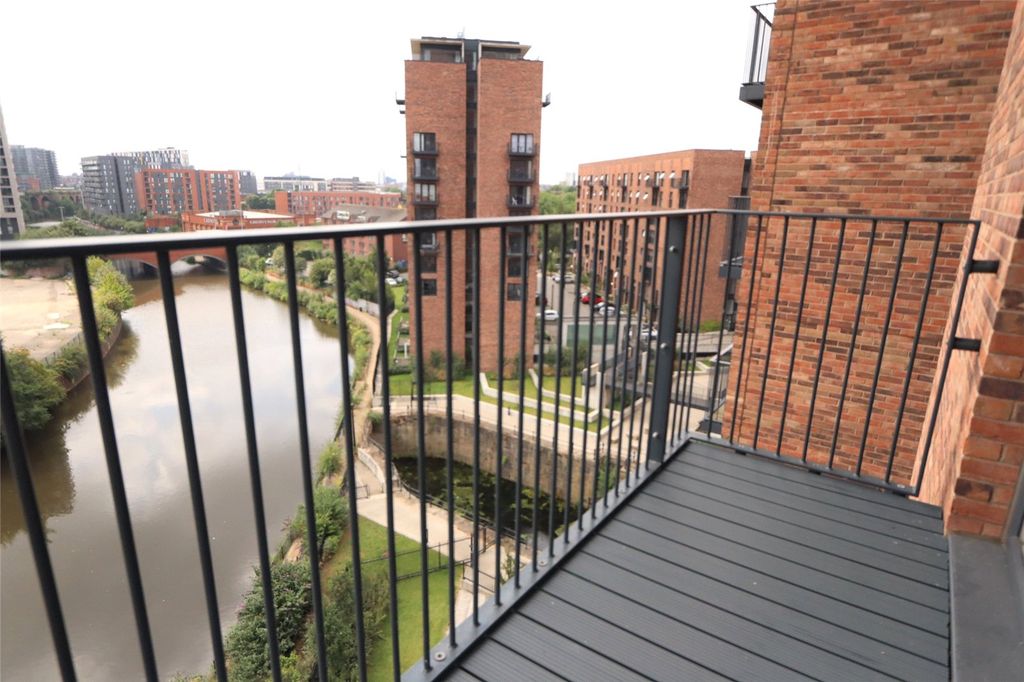Property photo 1 of 11 Balcony