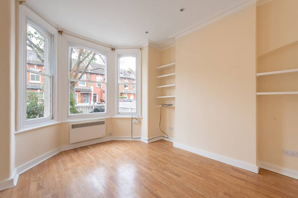 Property photo 2 of 8