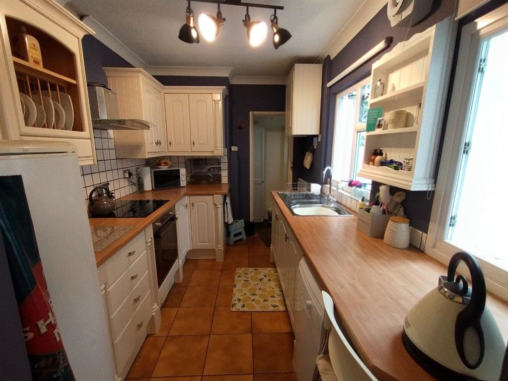 Property photo 3 of 12 Lrg_Kitchen 1.Jpg