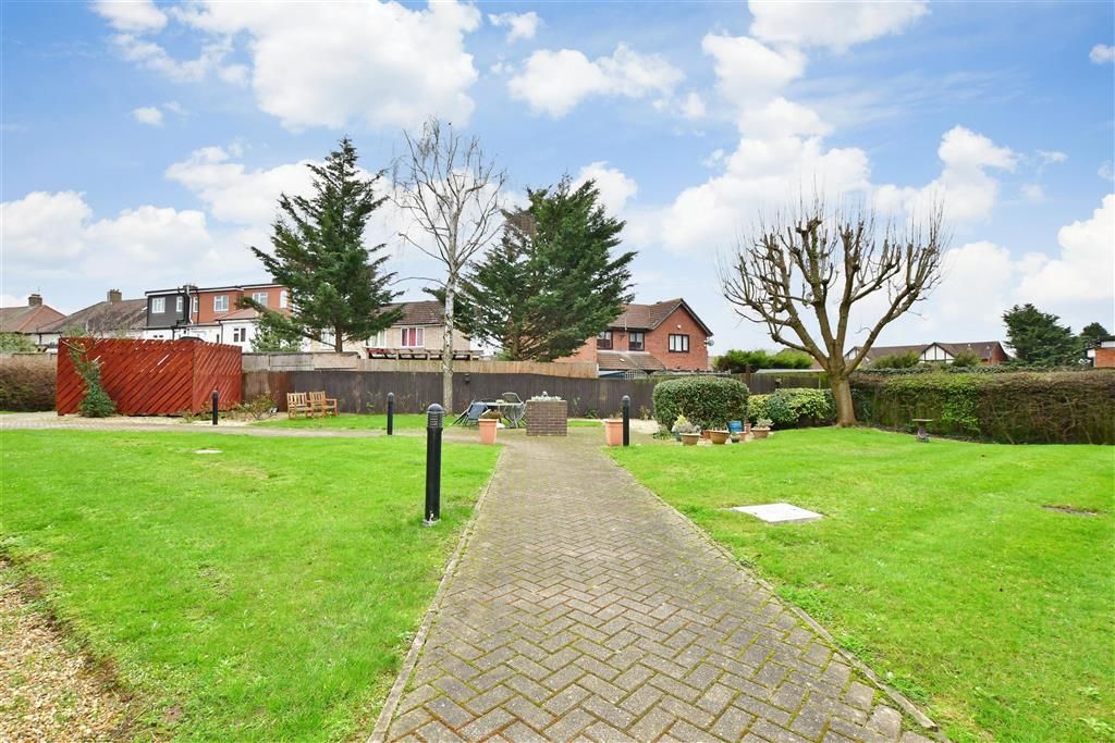 Property photo 2 of 7 Communal Gardens