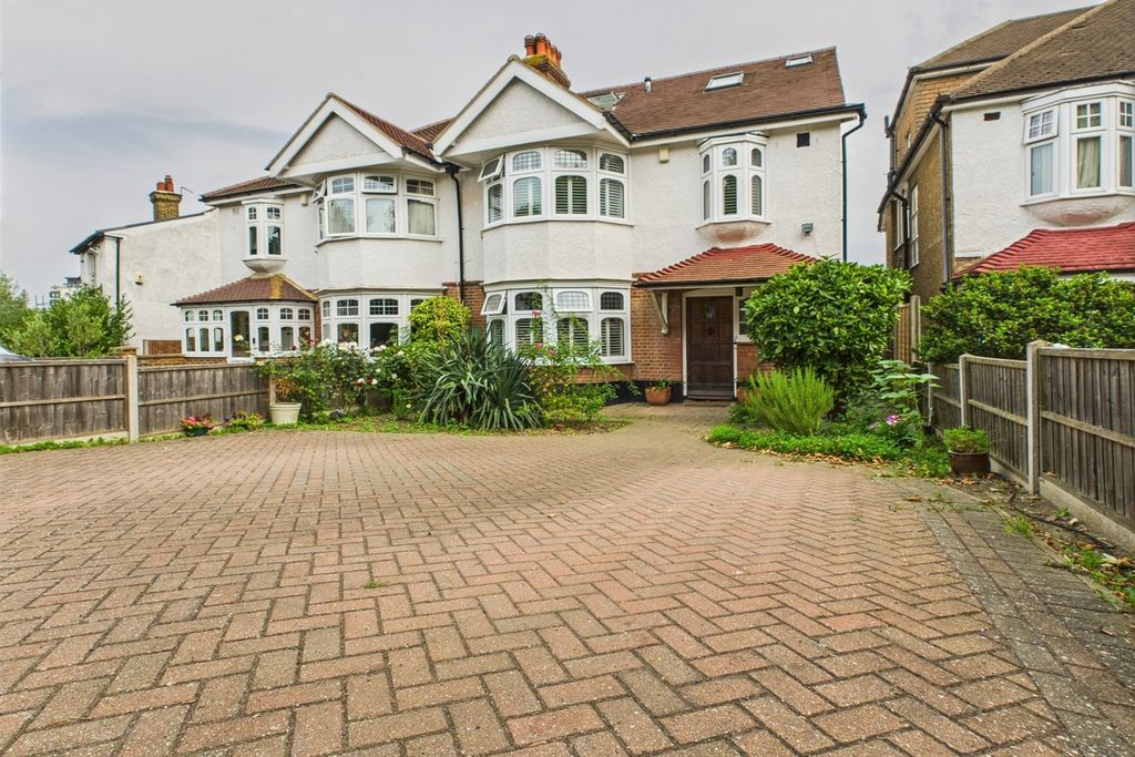 Property photo 1 of 18 External