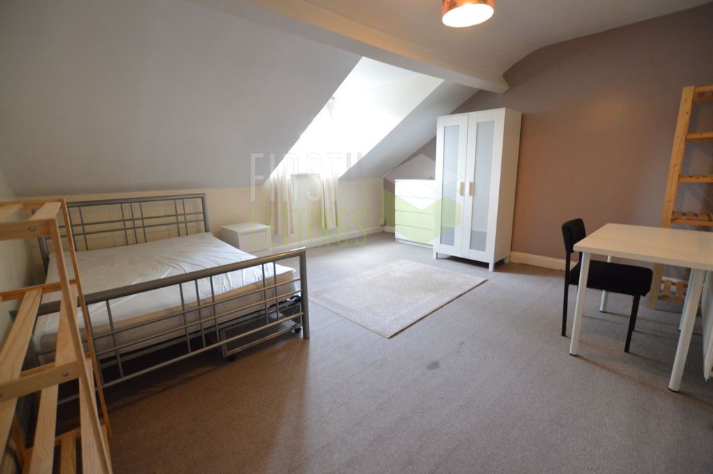 Property photo 3 of 11 Bedroom