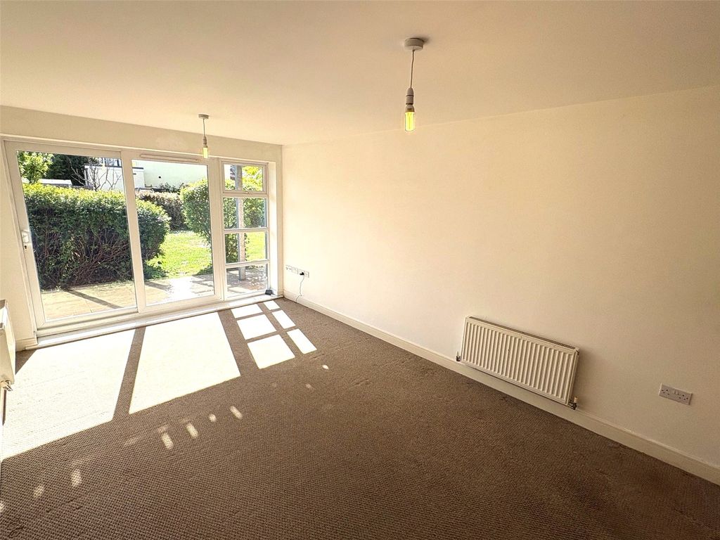 Property photo 2 of 11 Picture No. 12