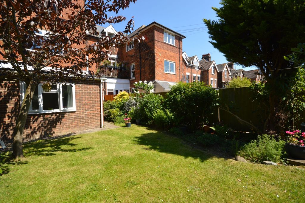 Property photo 2 of 20
