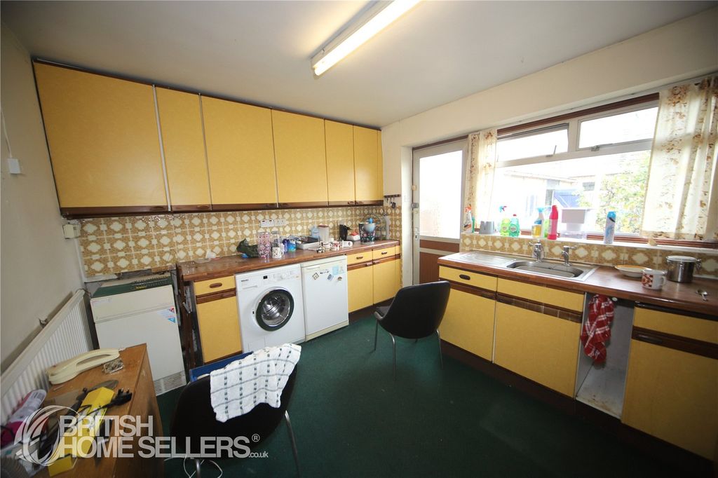 Property photo 2 of 18 Picture No. 12