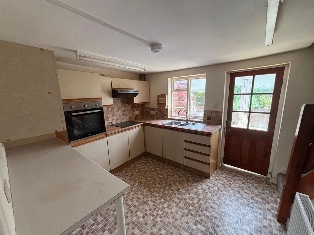 Property photo 3 of 7 Kitchen