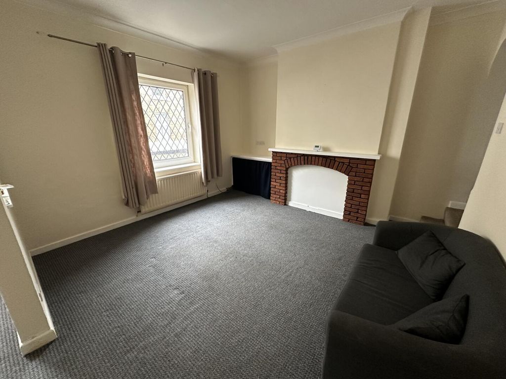 Property photo 2 of 7 Living Room