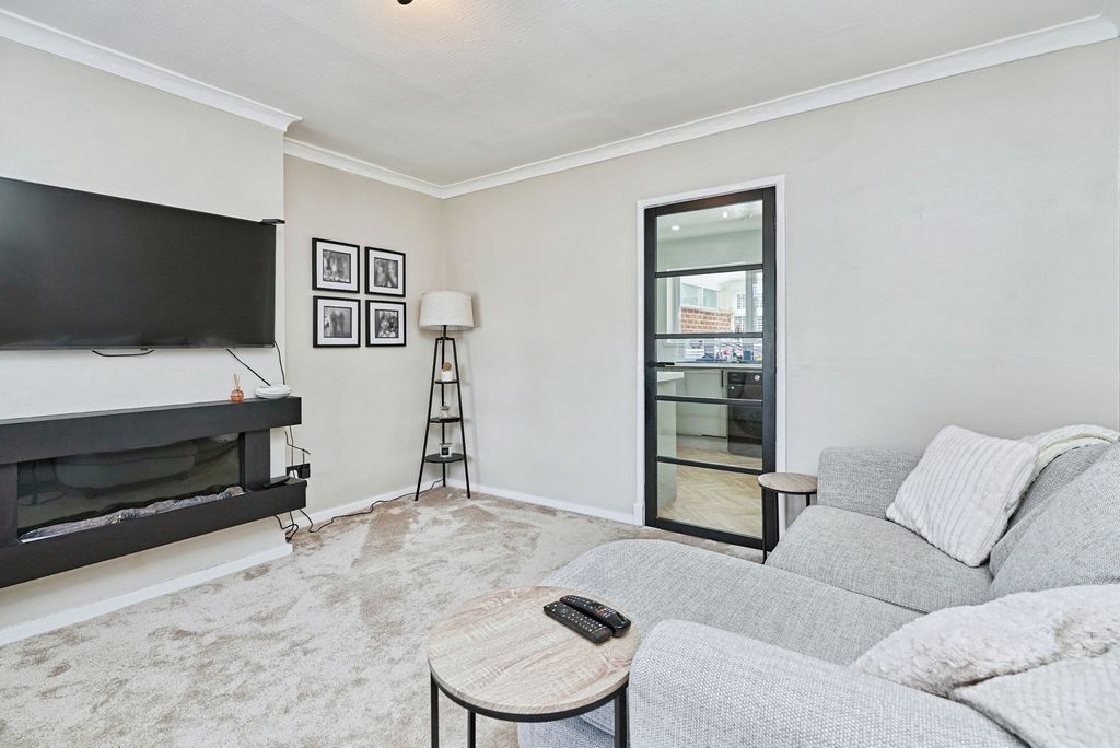 Property photo 2 of 19 Pbox-Img.Jpg