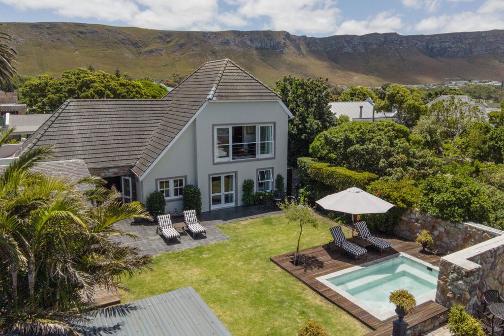 Property photo 2 of 70 Hf1725441