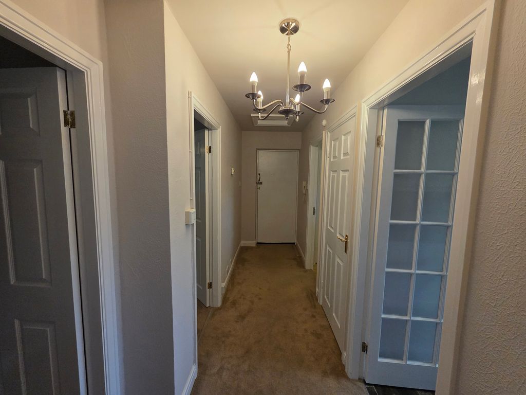 Property photo 2 of 11 Hallway