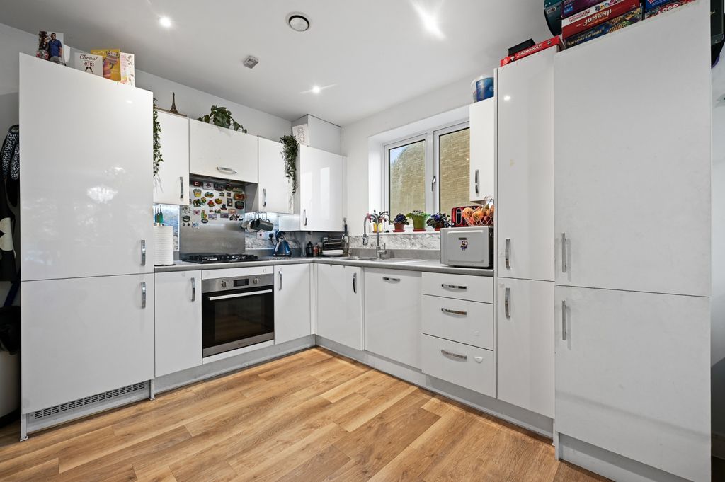 Additional image 4 of 2 bed flat for saleGoshawk Court, Ridding Lane, Greenford UB6