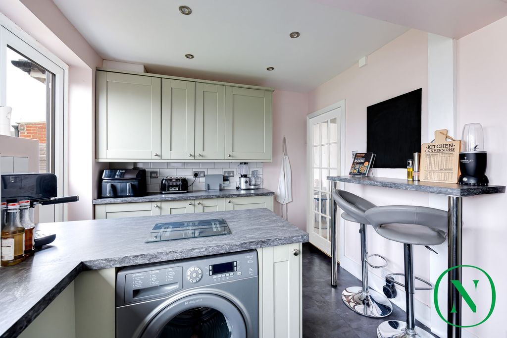 Property photo 3 of 14