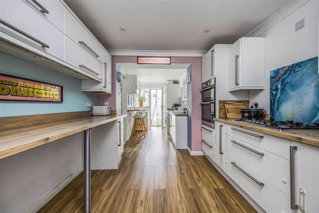 Property photo 3 of 25 20 Reginald Road, Southsea-Porticomarketing-Soldby