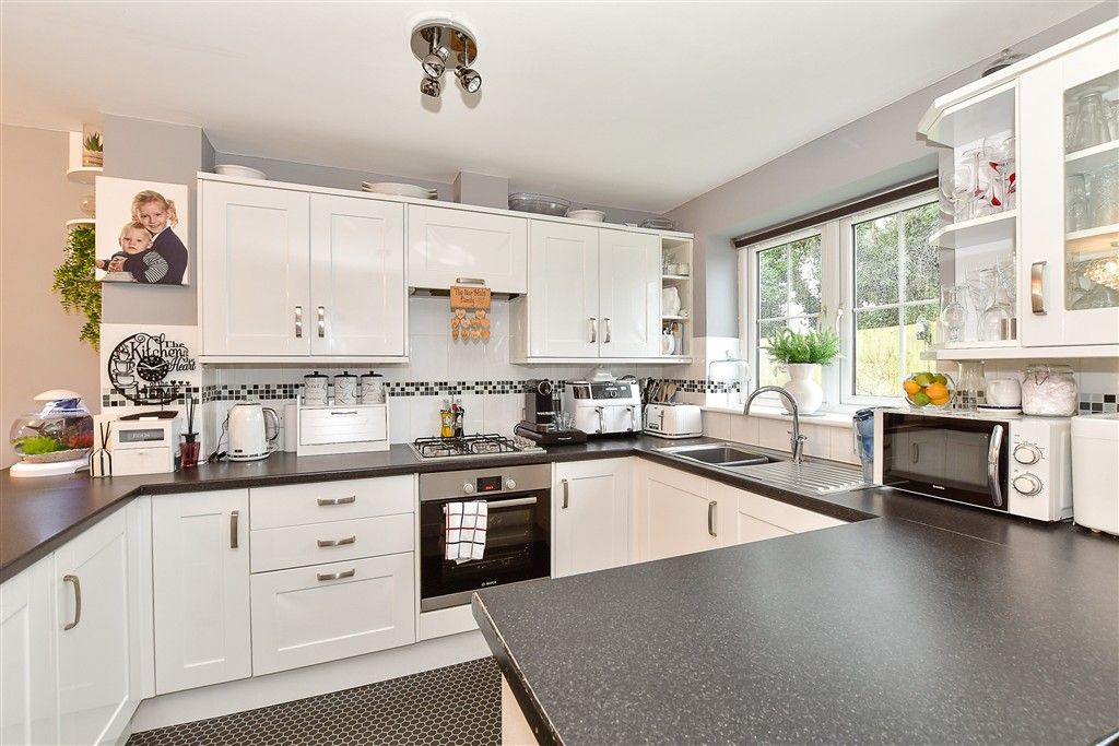 Property photo 2 of 9 Kitchen