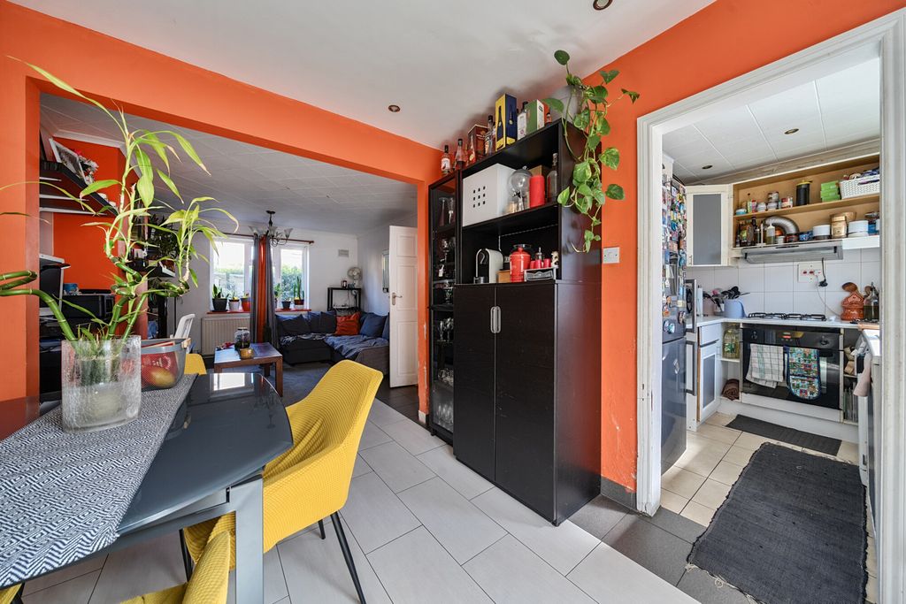 Property photo 3 of 18 Dinning Room