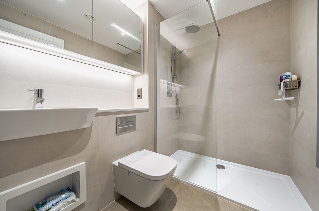 Additional image 9 of 2 bed flat to rentBrighton Road, Worthing, West Sussex BN11