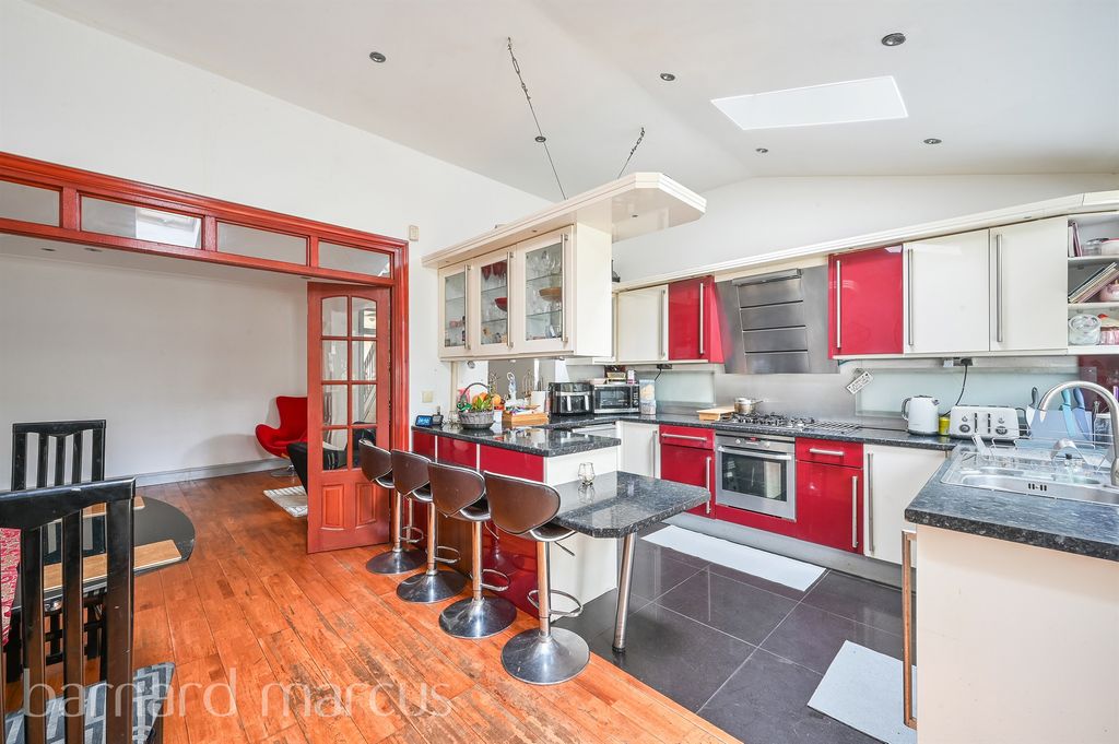 Property photo 3 of 12