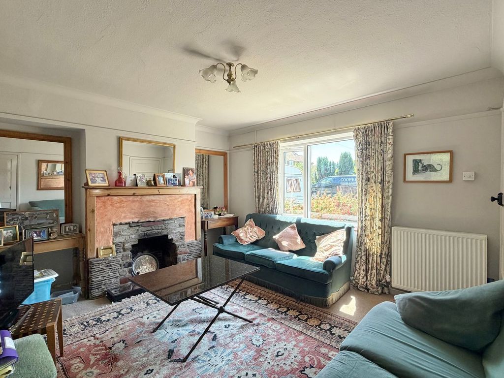 Property photo 2 of 20