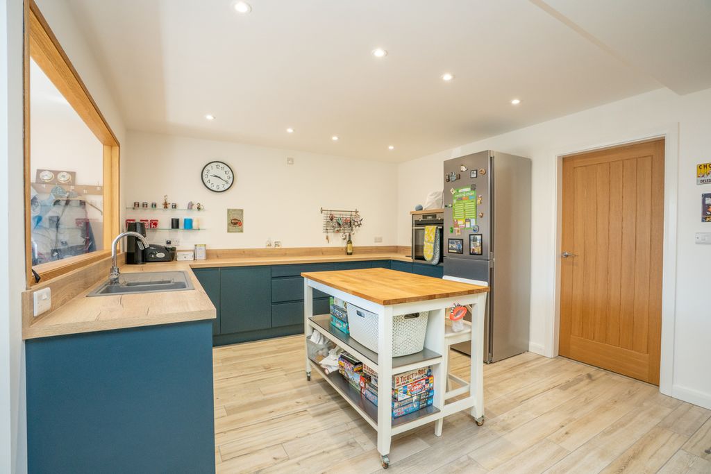 Property photo 2 of 32 Glenavon30