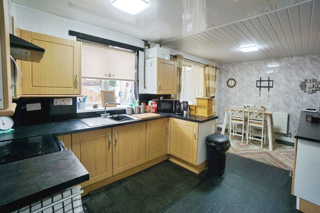 Property photo 2 of 17 Kitchen Diner