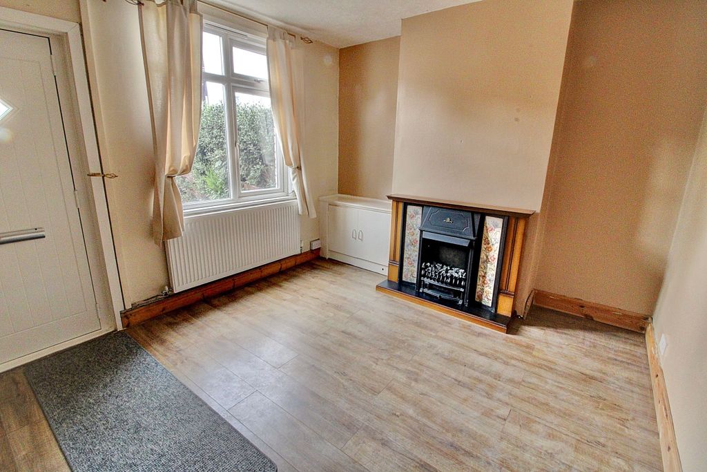 Property photo 2 of 15 2. Lounge