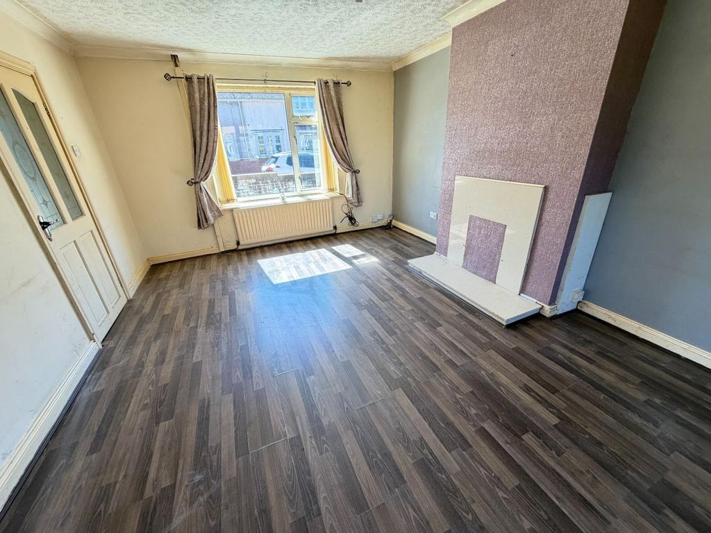 Property photo 3 of 14 Lounge