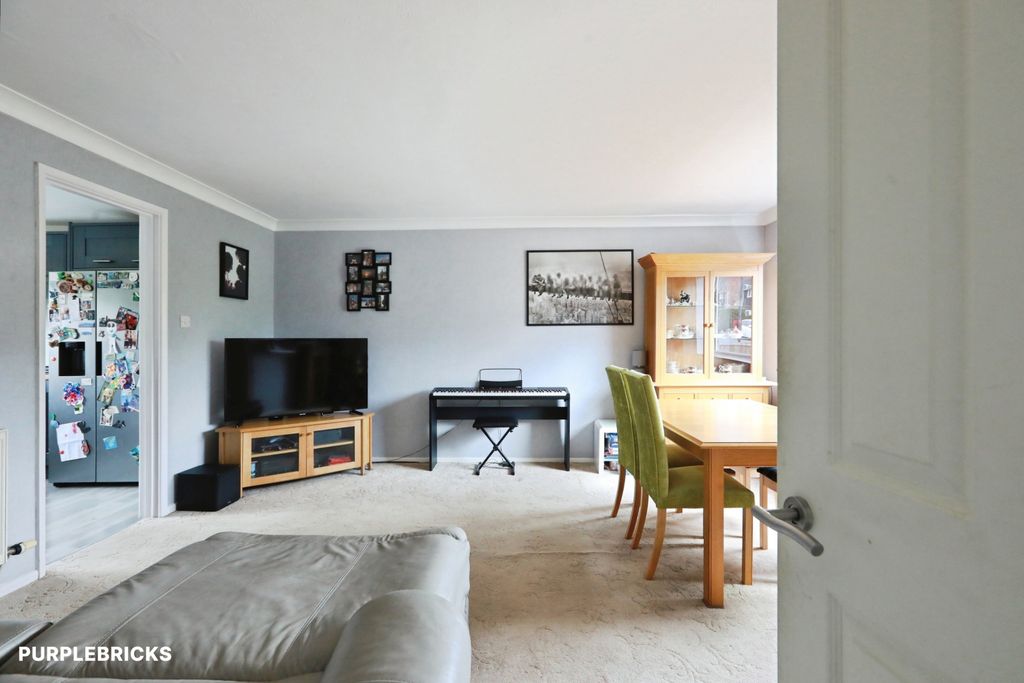 Property photo 2 of 27