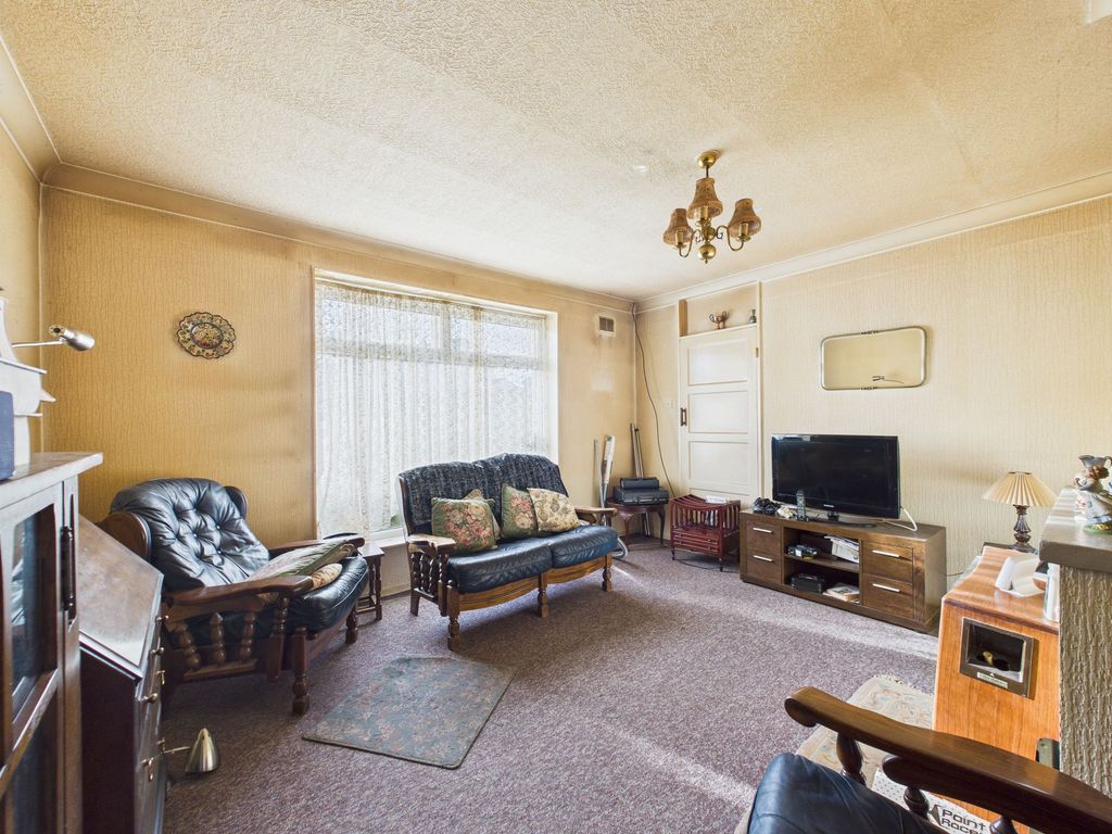 Property photo 2 of 17 Lounge