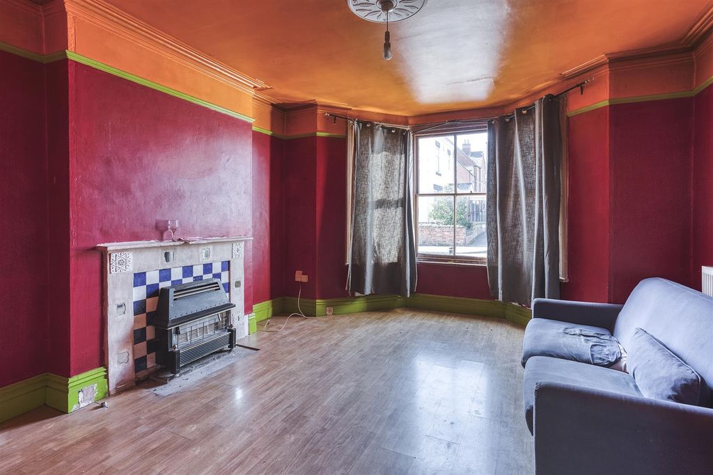Property photo 3 of 12