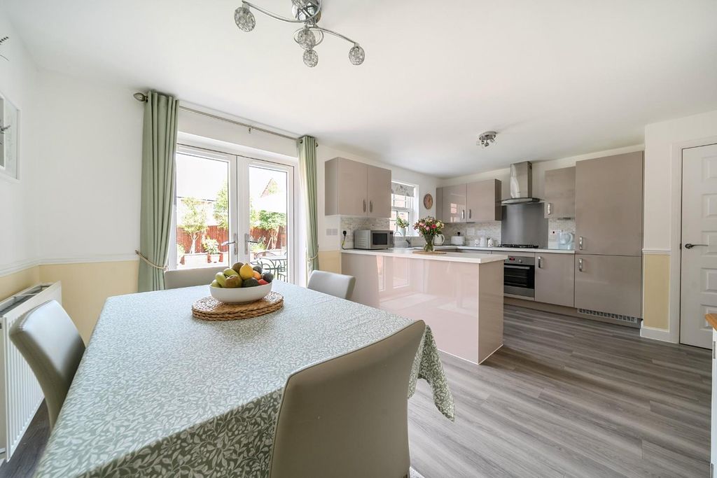 Property photo 3 of 16 21-1302161-21-683Da9E48B8E3-Arw-21.Jpg
