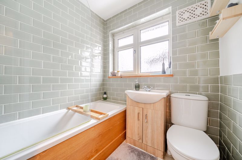 Property photo 3 of 18 Bathroom