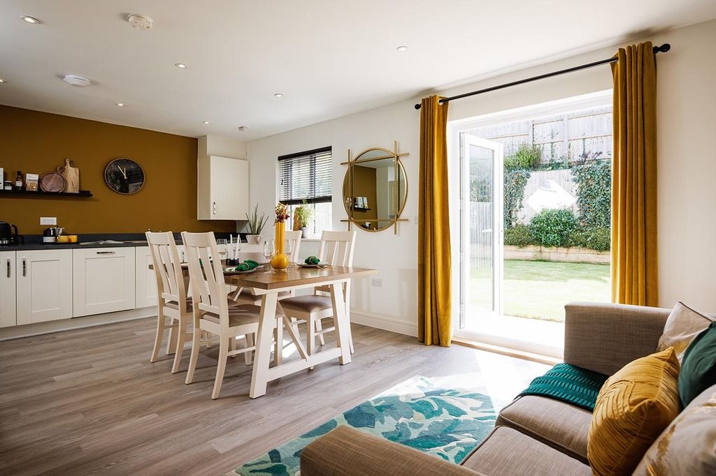 Property photo 3 of 8 L-Visw-Cwalk-Mylne-Kitchen Diner