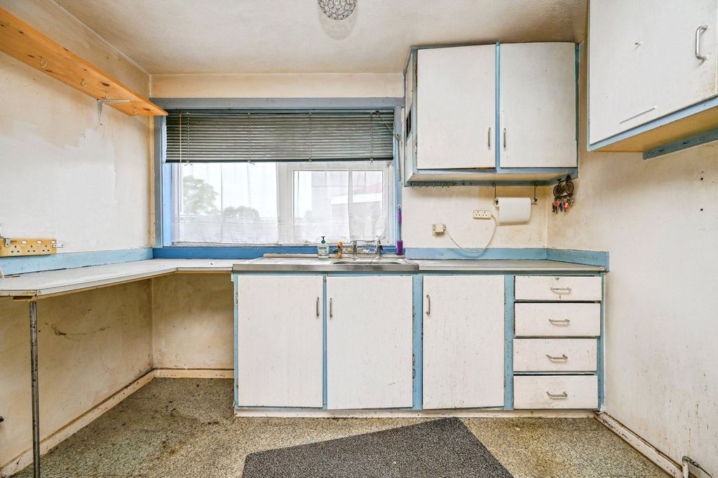 Property photo 2 of 8 Kitchen
